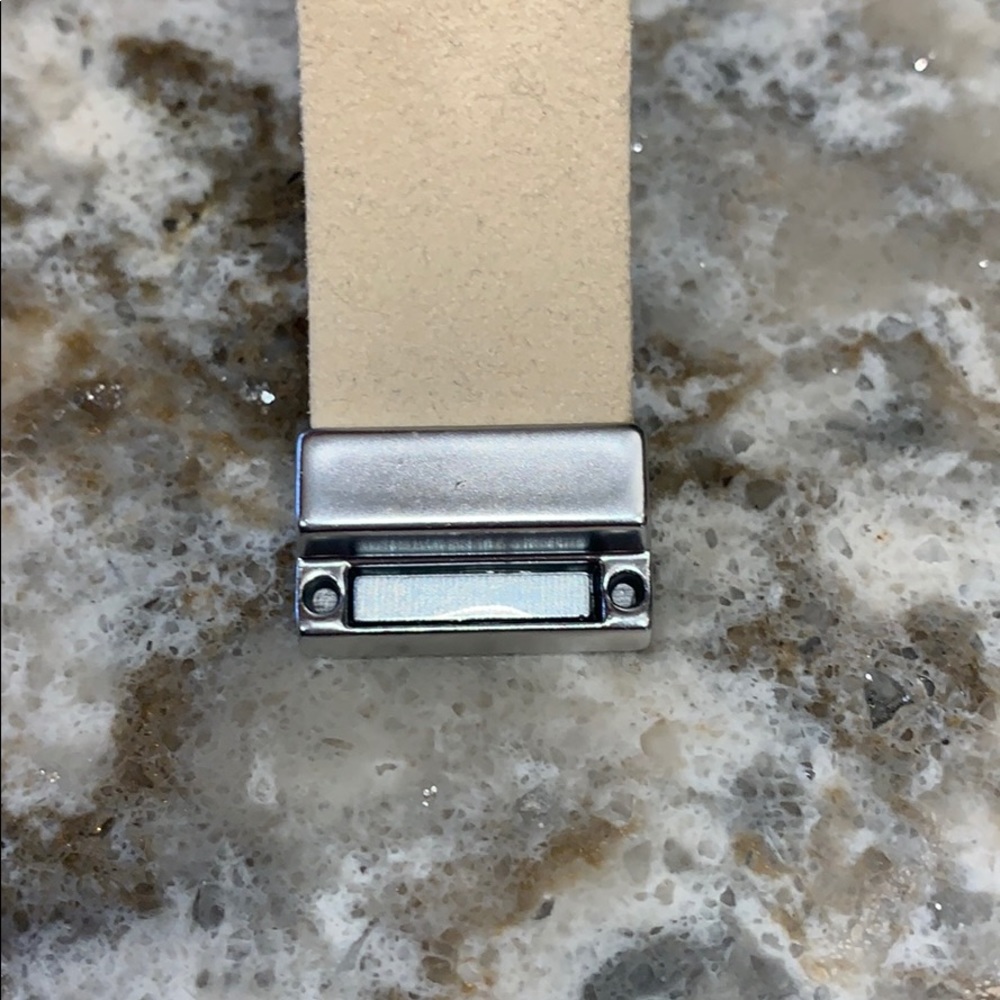 Python Print Leather Magnetic Crystal Bracelet - Picture 6 of 8